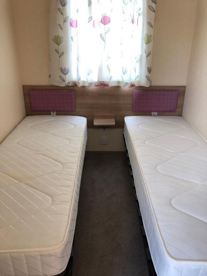 Tref Y Clawdd Apartment Felixstowe Bagian luar foto